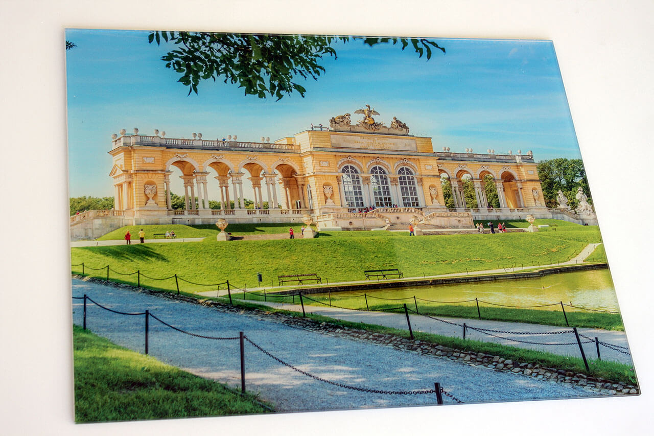 Dieses Acrylbild zeigt die Gloriette beim Schloss Schönbrunn in Wien
